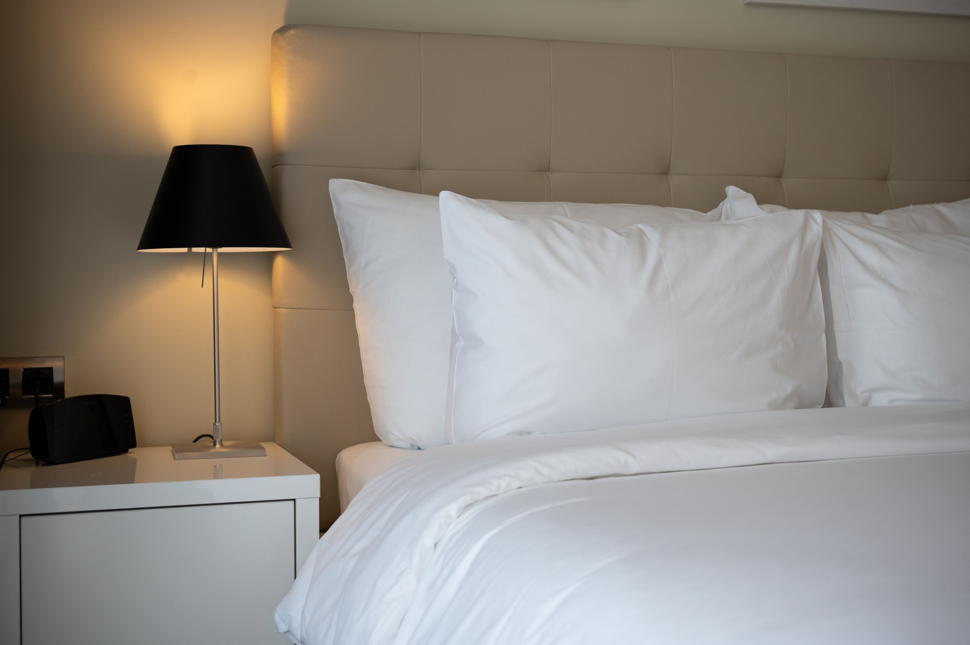 Comfortable Hotel Room with Bed and Lamp Lighting Softly